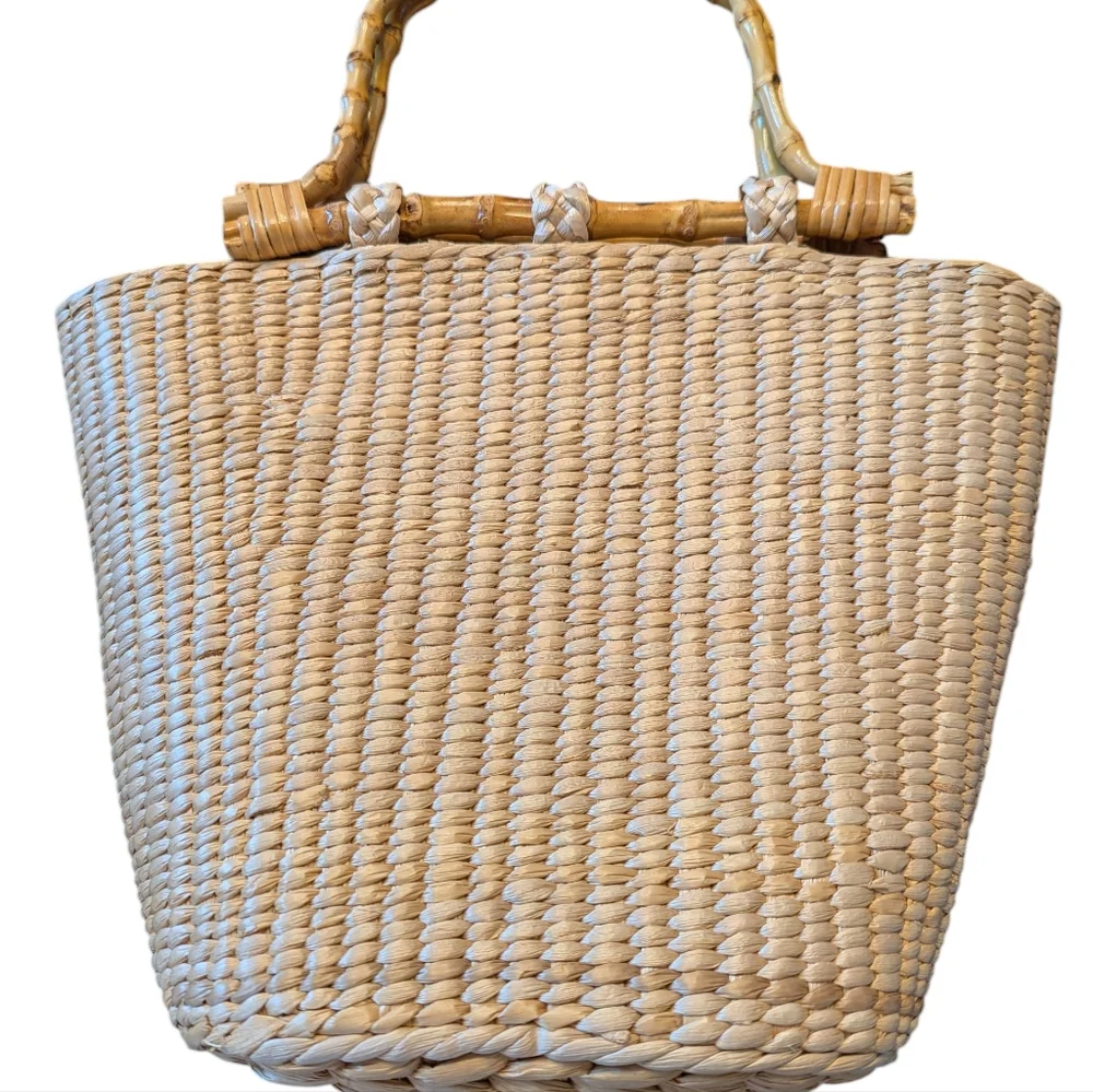 Capelli Elegant Floral Embroidered Straw Tote - Picture 4 of 8